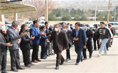 حضور استاندار لرستان در مراسم تشییع و تدفین مادر شهیدان همت علی و نادر جافری