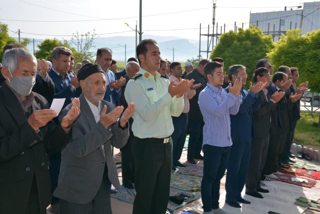 گزارش_تصویری ؛اقامه نماز با شکوه عید سعید فطر در شهر چغابل مرکز شهرستان رومشکان