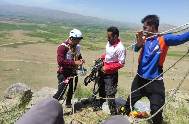 نجات کوهنورد الشتری گرفتار در ارتفاعات «مهاب» توسط امدادگران