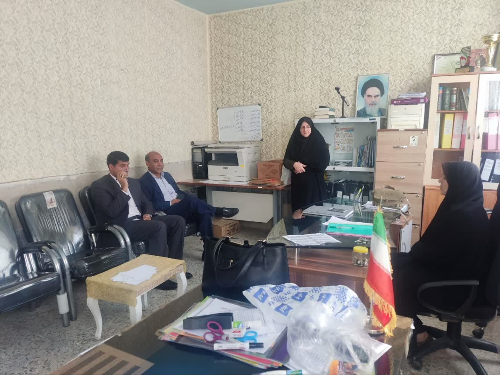 دیدار و سرکشی شهردار  شهر چغابل به همراه ریاست شورای اسلامی شهر از دبیرستان دخترانه حجاب